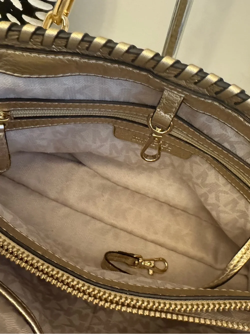 Michael Kor  Straw Rosalie Convertible Satchel. Missing the shoulder strap. - Picture 4 of 16